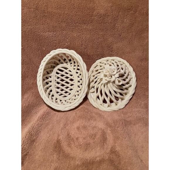 Vintage White Capodimonte Covered Porcelain Wicker Basket - Picture 3 of 3